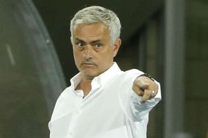 Mourinho: Spurs still 'trying' in transfer market