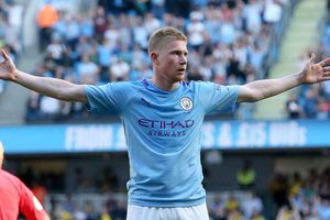 Kevin De Bruyne wins PFA Player of the Year award