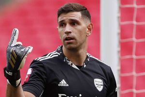 Aston Villa sign Arsenal goalkeeper Martinez on a four-year deal