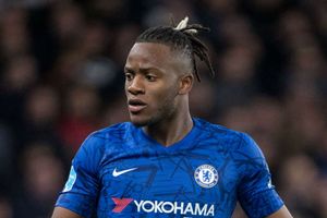 Chelsea striker Batshuayi returns to Palace on loan after signing new deal