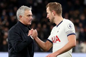 Only Tottenham are not allowed two strikers – Mourinho