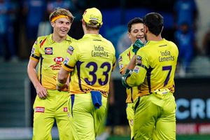 IPL 2020: MS Dhoni dives more than 8 feet towards his right, takes a spectacular catch to dismiss Shreyas Iyer