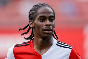 Leeds United sign Summerville from Feyenoord