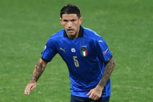 Italy 1-1 Bosnia-Herzegovina: Sensi rescues a point as Italy streak ends