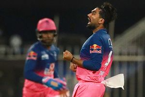 Twitter reacts to Tewatia blitz! Yuvi relieved that Tewatia missed one ball