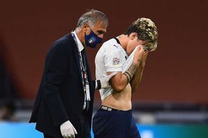 Roma midfielder Zaniolo tears ACL