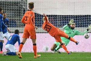 Italy 1-1 Netherlands: Van de Beek off the mark but Poland go top