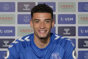 Everton sign Ben Godfrey on five-year deal