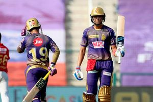 IPL 2020: KXIP vs KKR, Match 24, 1st innings: Karthik, Gill power Kolkata Knight Riders to 164/6