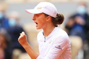 Swiatek defeats Kenin in straight sets to win French Open
