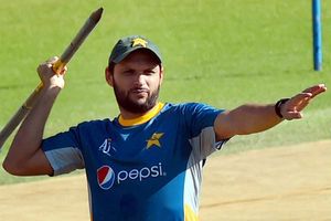 Shahid Afridi expresses displeasure after umpire refuses to take cap