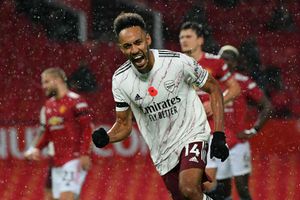 Manchester United 0-1 Arsenal: Aubameyang heaps misery on Solskjaer