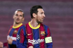 Barcelona 2-1 Dynamo Kiev: Messi spot on again as Koeman's men close in on last 16