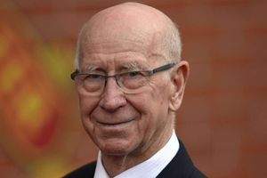 Man Utd and England legend Bobby Charlton diagnosed with dementia