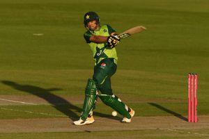 Babar and Haider dominate after Qadir leaves Zimbabwe in a spin