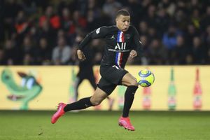 Nantes 0-3 Paris Saint-Germain: Mbappe inspires champions after Simon horror miss