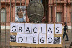 Diego Maradona dies: Fans parade past coffin as Buenos Aires reels from Argentina great's demise