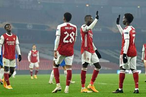 Arsenal 4-1 Molde: Willock seals it after own goals lift Gunners