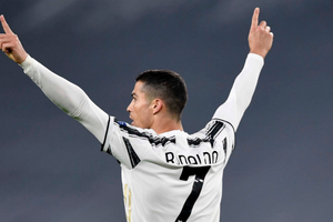 Juventus 2-1 Ferencvaros: Morata books last-16 place as Ronaldo equals Messi record