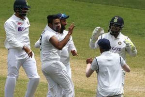 India vs Australia 2nd Test | Ashwin, Umesh give India upper hand