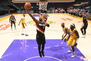Lakers fall to Trail Blazers, Harden performance not enough for Rockets
