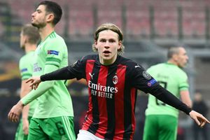 Milan 4-2 Celtic: Rossoneri seal knockouts spot