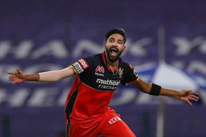 India vs Australia | IPL experience helped Siraj and Gill, says Shastri