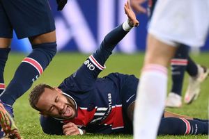 Paris Saint-Germain 0-1 Lyon: Neymar injury compounds dismal defeat