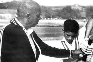 Emotional Sachin Tendulkar pays tearful tribute to first coach Ramakant Achrekar