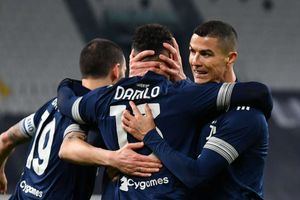 Juventus 3-1 Sassuolo: Ronaldo puts gloss on Serie A victory over 10 men