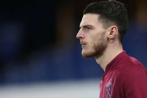 Manchester United and Chelsea warned off Rice by West Ham boss Moyes
