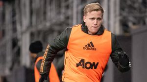Solskjaer: Van de Beek not happy at Manchester United