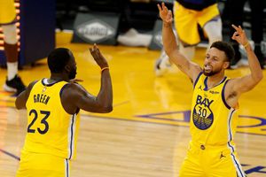 NBA Wrap: Curry explodes for career-high 62 points, Lakers win again