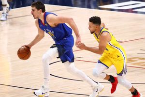 Curry's Warriors fall as Jokic inspires Nuggets, Rockets win to begin post-Harden era