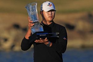 Kim edges Cantlay to win The American Express
