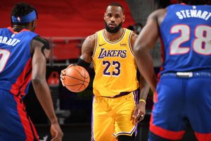 Lakers fall to another loss, Clippers beat Heat