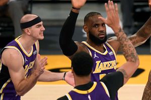 Lakers cruise as Bucks, Celtics extend winning streaks