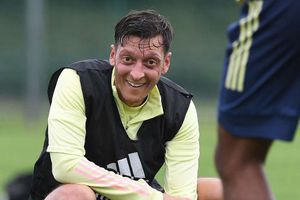 Ozil move being held up by 'quarantine situation' but Arteta not concerned