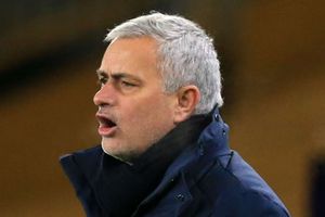 Mourinho preparing for Aston Villa clash to go ahead