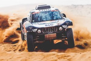 Dakar 2021: Sainz wins stage six, Peterhansel leads