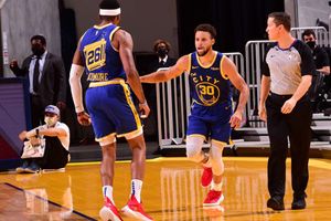 Curry shines as Warriors beat Clippers, Lakers bounce back