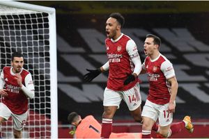Aubameyang hits 200th goal in Europe's 'top five' leagues and first Premier League hat-trick