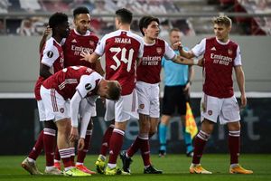 Arsenal 3-2 Benfica (4-3 agg): Aubameyang saves Gunners from grim Euro exit