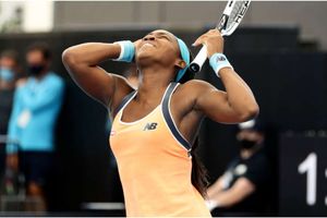Swiatek eases into Adelaide semi-finals, Gauff finds a way yet again