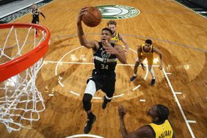 NBA Wrap: Giannis' triple-double lifts Bucks, Mavs snap losing streak