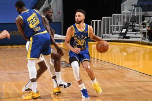 Curry drops 40 and hits career-best streak, Embiid goes off but 76ers fall
