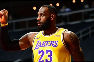 LeBron explains fan altercation in Lakers' road win at the Hawks