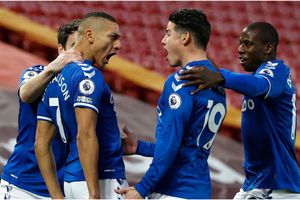 Liverpool 0-2 Everton: Reds slump continues as Toffees end Anfield misery