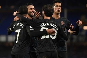 Everton 1-3 Manchester City: Mahrez stunner helps Guardiola's men move 10 points clear