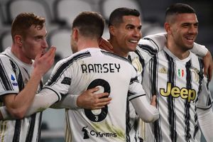Juventus 3-0 Crotone: Ronaldo at the double as champions go third